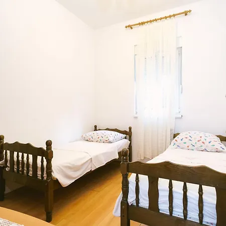 Apartment Ivica - 150m From Sea